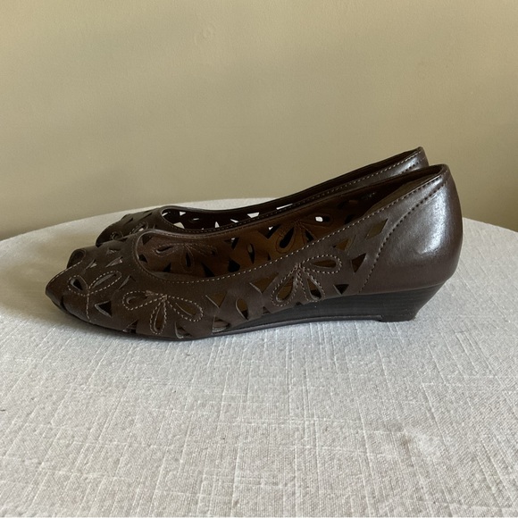 Mudd Size 7 Brown Peekaboo Toe Shoe with Box - Picture 3 of 8
